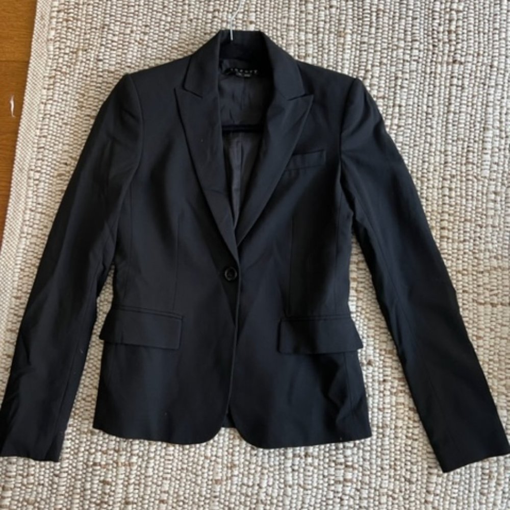 Theory: Staple black suit jacket in Good Wool